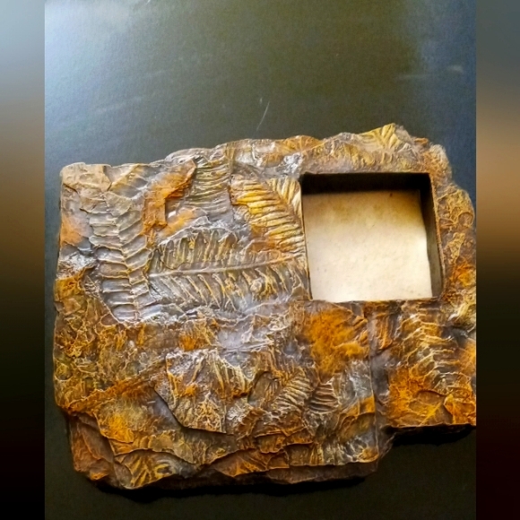 Other - Handcrafted Leaf Relief Trinket photo frame in Rustic Brown 8×6